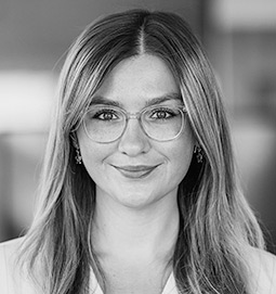 Portrait: Business Support Lawyer Carolin Nußbaum, LL.B. - Loschelder Rechtsanwälte, Cologne