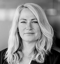 Portrait: Wirtschaftsjuristin Verena Hellmund - Loschelder Rechtsanwälte, Köln
